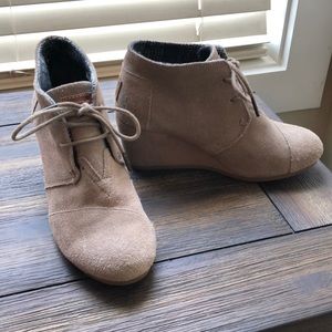 Women’s Toms Suede Wedges Size 6.5
